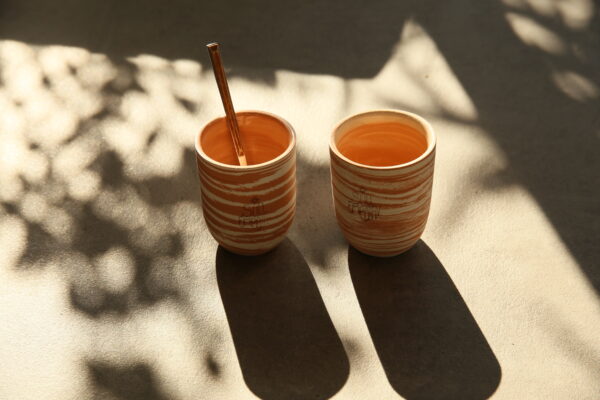 Tasse à café en terre mélée et reçyclée